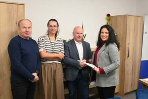 Zdjecia z podpisania umowy na opracowanie dokumentacji