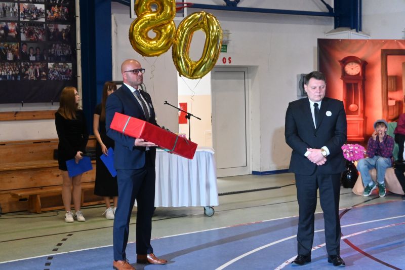 80latSzkolaKorczaka