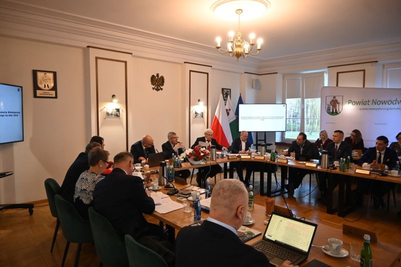 SESJA RADY POWIATU 13