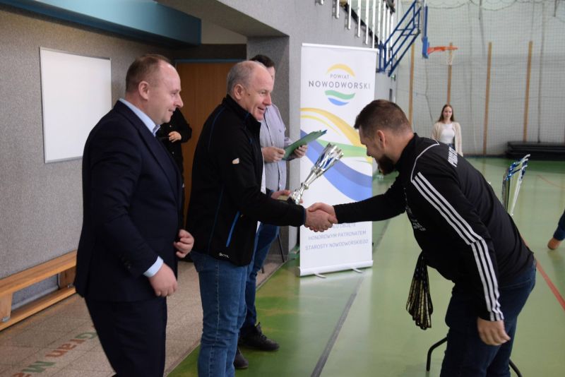 II LIGA ŻUŁAWSKIEJ HALOWEJ LIGI PIŁKI NOŻNEJ 9