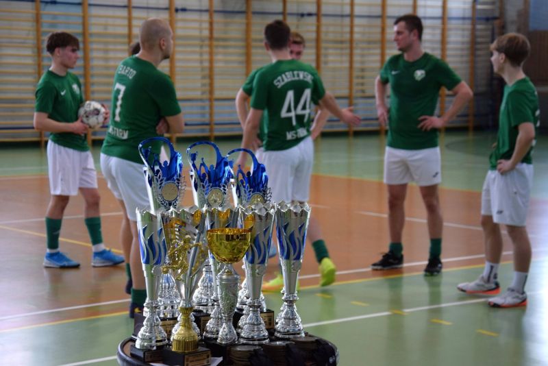 II LIGA ŻUŁAWSKIEJ HALOWEJ LIGI PIŁKI NOŻNEJ 11