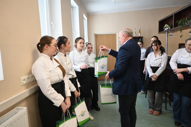 PĄCZKOBRANIE ZESPÓŁ SZKÓŁ 5