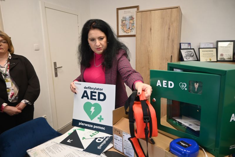 ZAKUP DEFIBRYLATORA 1