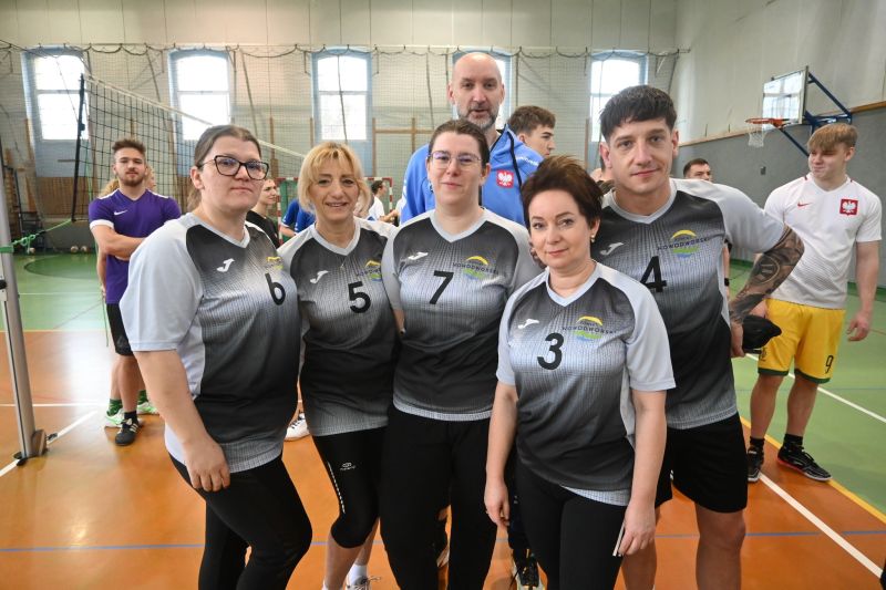 CHARYTATYWNY TURNIEJ PIŁKI SIATKOWEJ 1