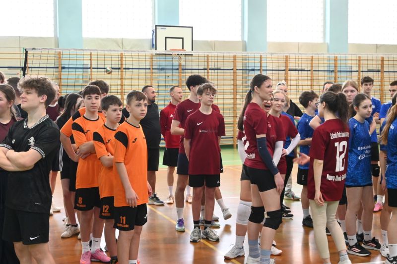 CHARYTATYWNY TURNIEJ PIŁKI SIATKOWEJ 4