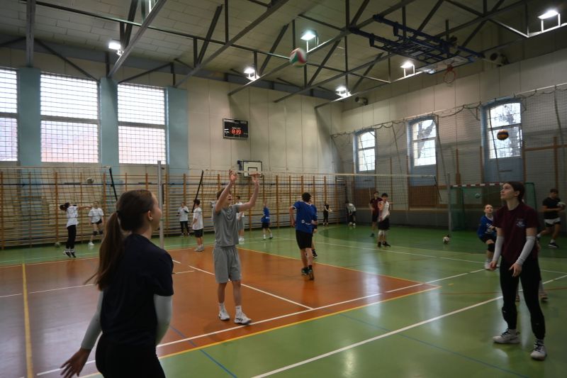 CHARYTATYWNY TURNIEJ PIŁKI SIATKOWEJ 11