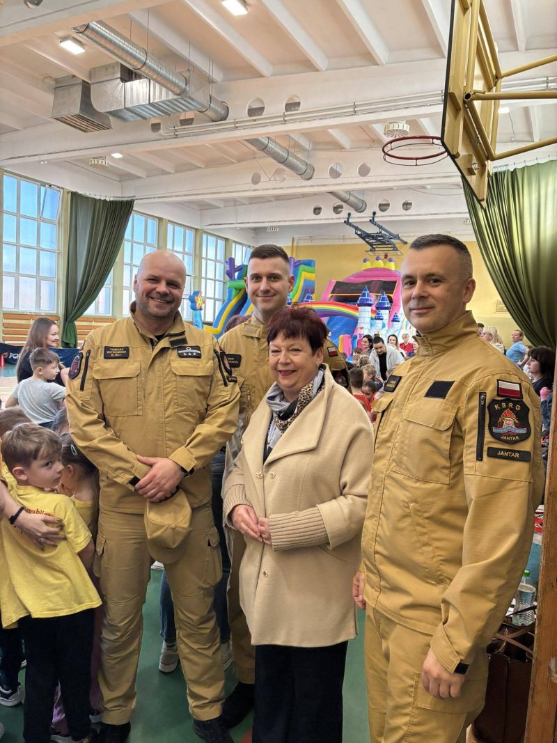 III Halowe Dziecięce Zawody Sportowo-Pożarnicze 7