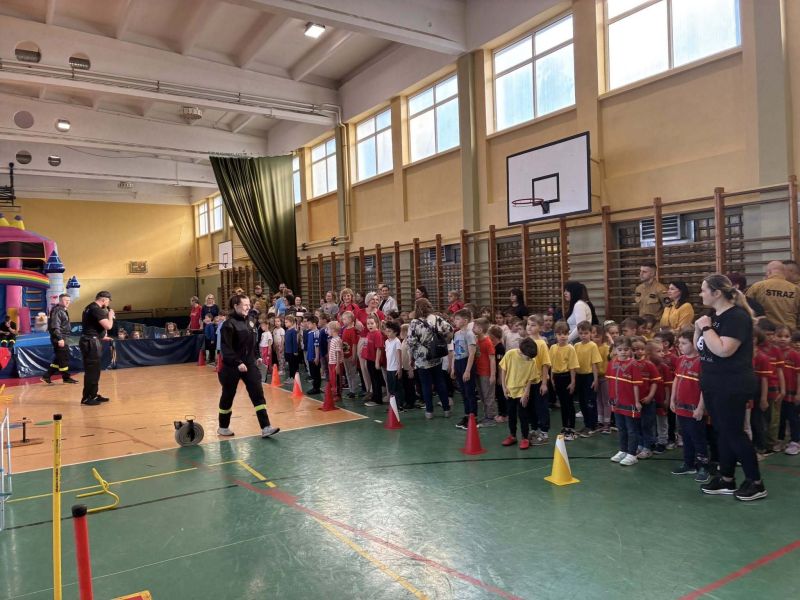 III Halowe Dziecięce Zawody Sportowo-Pożarnicze 8