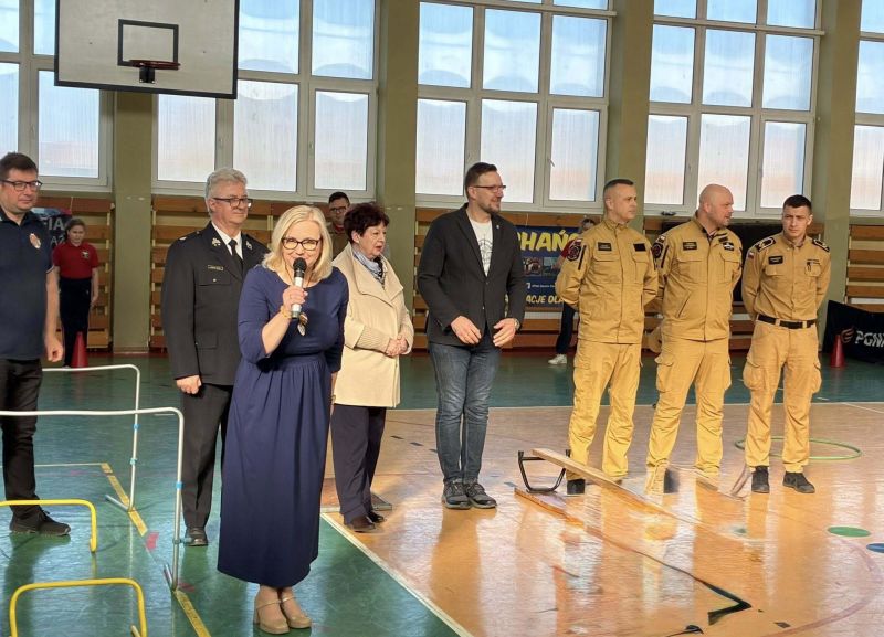 III Halowe Dziecięce Zawody Sportowo-Pożarnicze 9