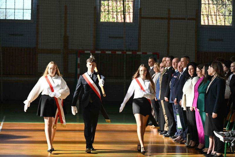 Pozegnanie klas maturalnych LO 6