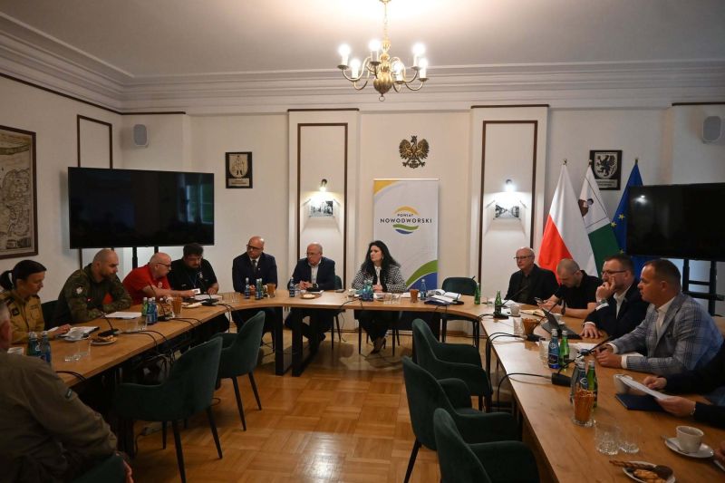 Posiedzenie Powiatowego Zespołu Zarządzania Kryzysowego 8