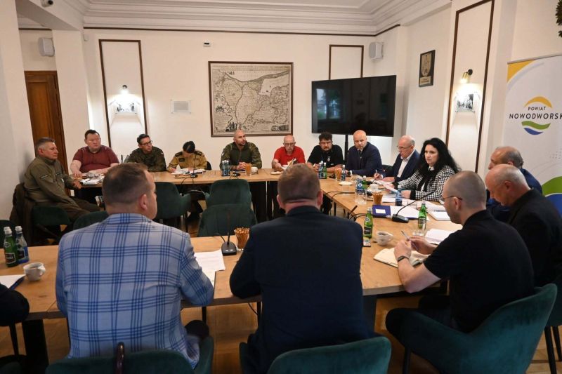 Posiedzenie Powiatowego Zespołu Zarządzania Kryzysowego 13