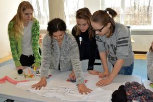 Warsztaty projektowania ubioru. Światowy Dzień Zespołu Downa w SOSW im.I.Sendlerowej.