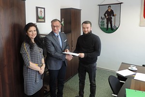 PODPISANIE UMOWY NA REMONT DROGI POWIATOWEJ 2303G NA ODCINKU MYSZEWKO – MYSZKOWO.