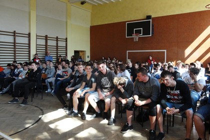 SPEKTAKL PROFILAKTYCZNY W ZESPOLE SZKÓŁ NR 2 W NOWYM DWORZE GDAŃSKIM