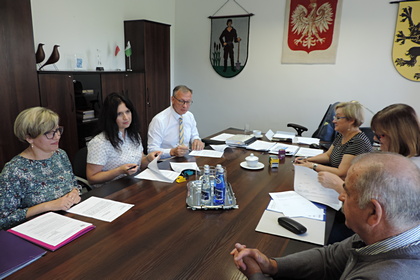 PODPISANIE UMOWY ZE STOWARZYSZENIEM PRZYJACIÓŁ NIEPEŁNOSPRAWNYCH ,,DAR”
