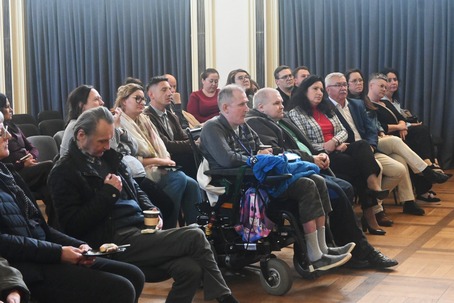 "POROZMAWIAJMY O POTRZEBACH OSÓB Z NIEPEŁNOSPRAWNOŚCIAMI”