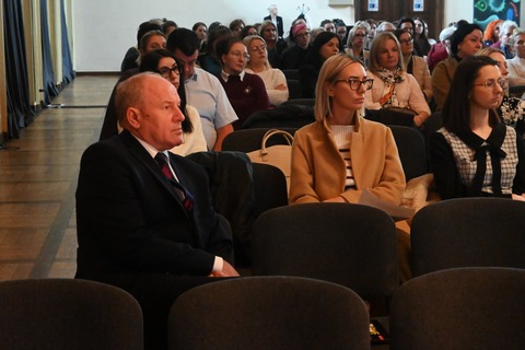 NIE ODWRACAJ WZROKU ANI SŁUCHU